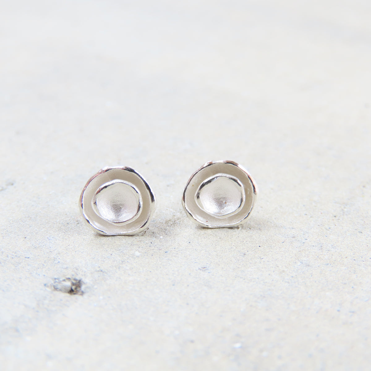 Oyster Dishy Stud Earrings in Sterling Silver
