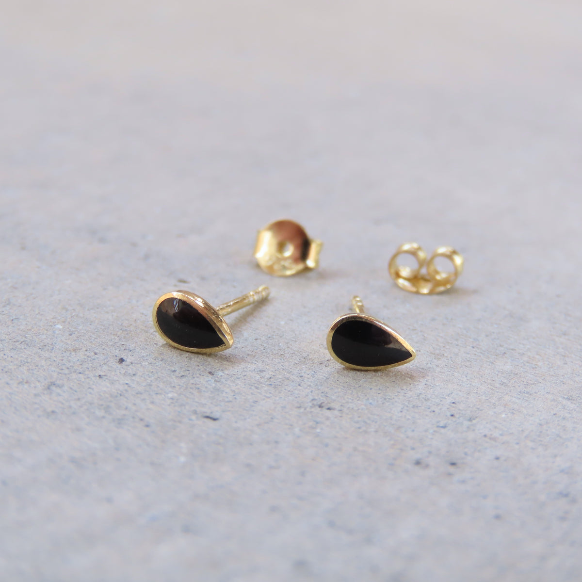 Abstract Studs: Gold Onyx Teardrops
