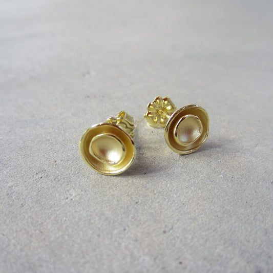 Oyster Dishy Stud Earrings in 18K Gold Vermeil