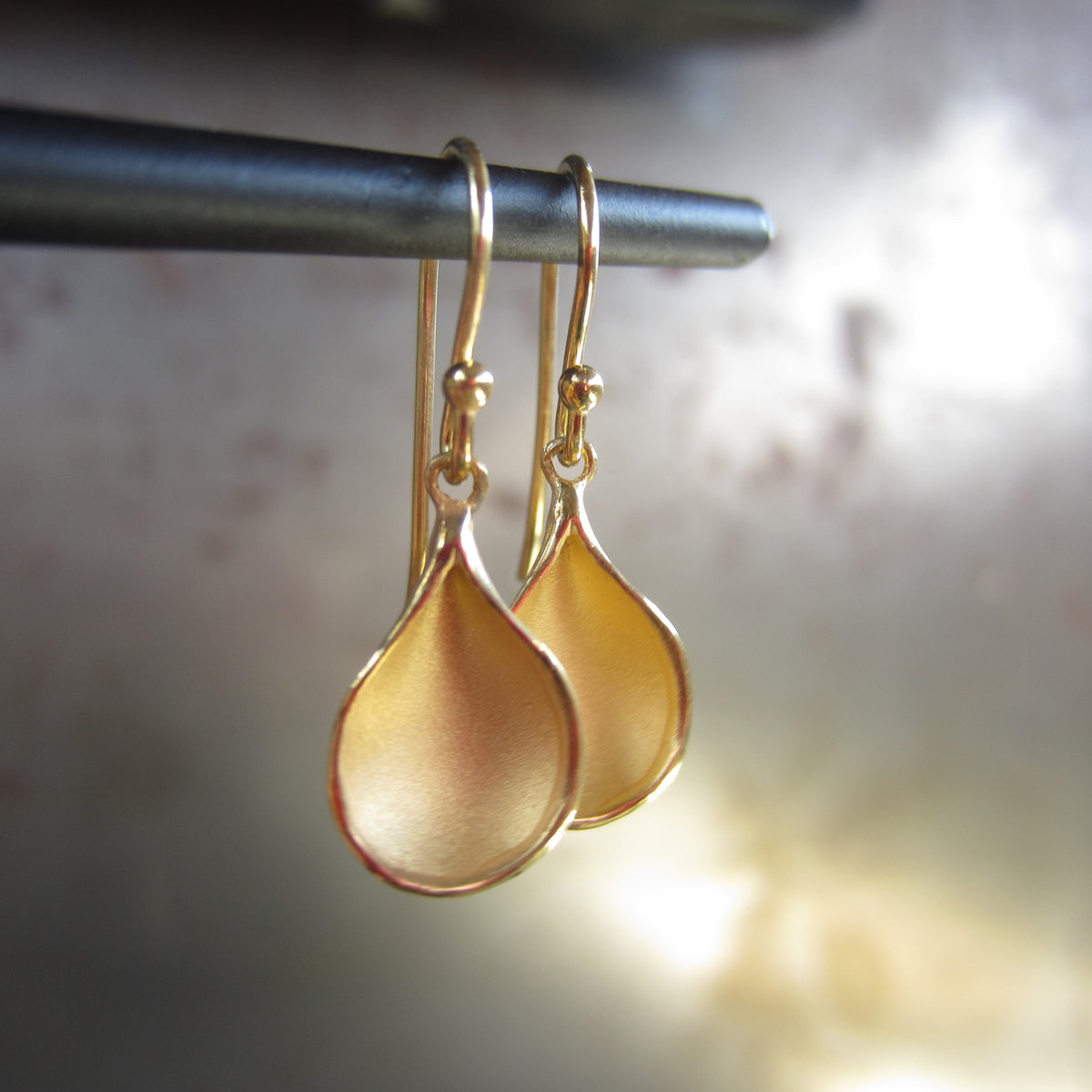 Medium Petal Earrings in 18K Gold Vermeil