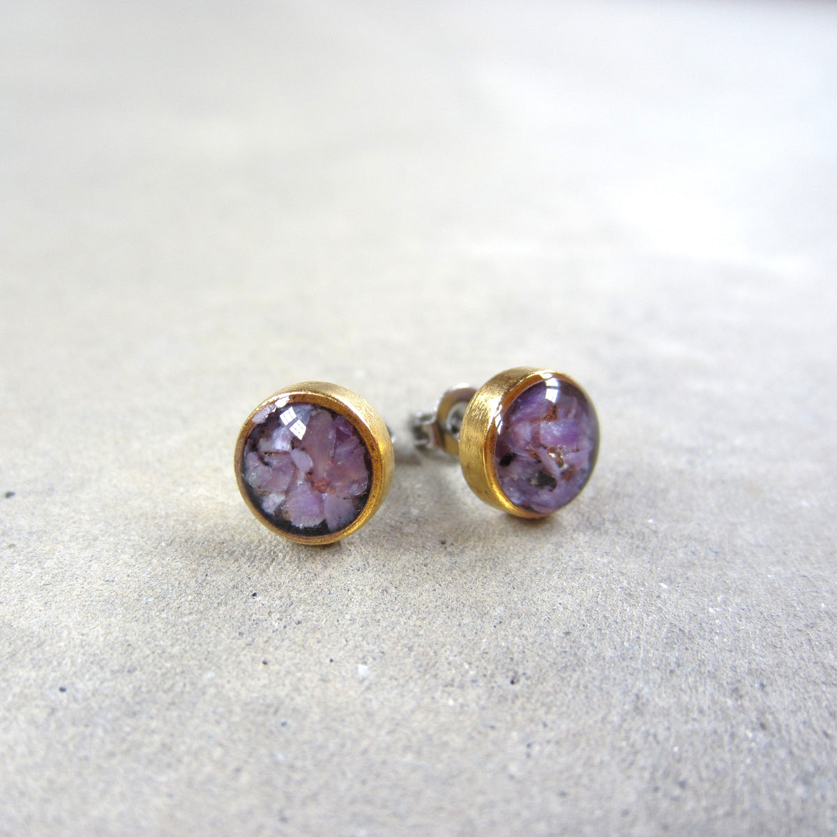 Crushed Stone Studs: Charoite Circle