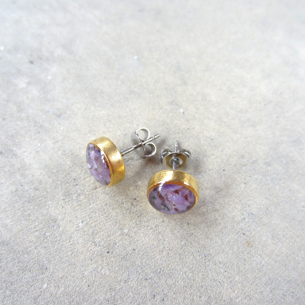 Crushed Stone Studs: Charoite Circle