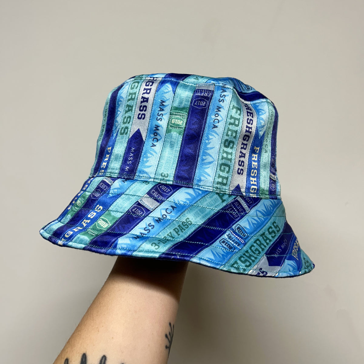 FreshGrass Wristband Bucket Hat: Blue Shades w/Blue Lining